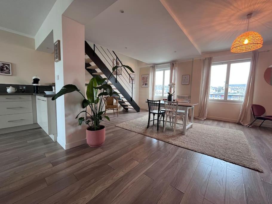 Le Saint Pierre Grand Duplex Hyper Centre, Port Caenアパートメント エクステリア 写真