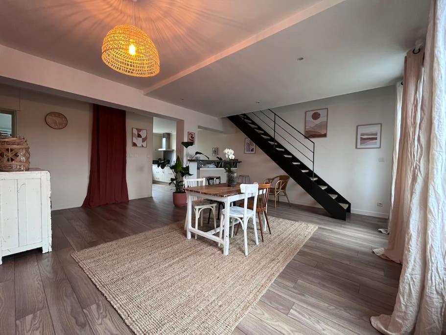 Le Saint Pierre Grand Duplex Hyper Centre, Port Caenアパートメント エクステリア 写真
