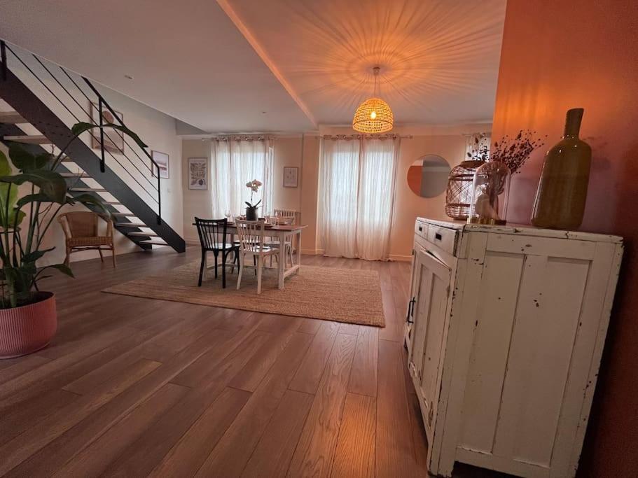 Le Saint Pierre Grand Duplex Hyper Centre, Port Caenアパートメント エクステリア 写真